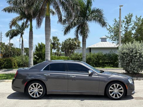 Used 2019 Chrysler 300 Limited image 4