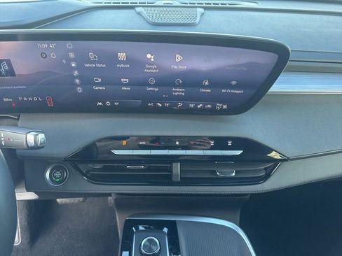 Used 2025 Buick Enclave Preferred image 12