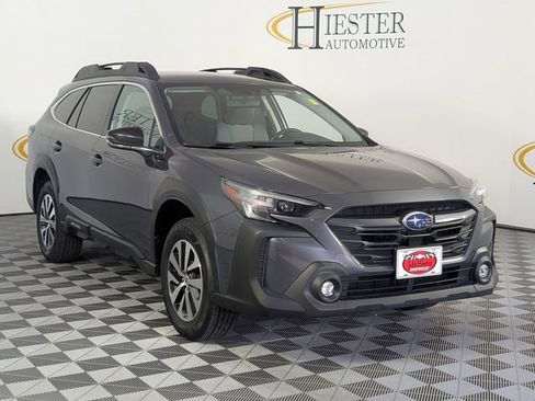 Used 2023 Subaru Outback Premium AWD/4WD image 2