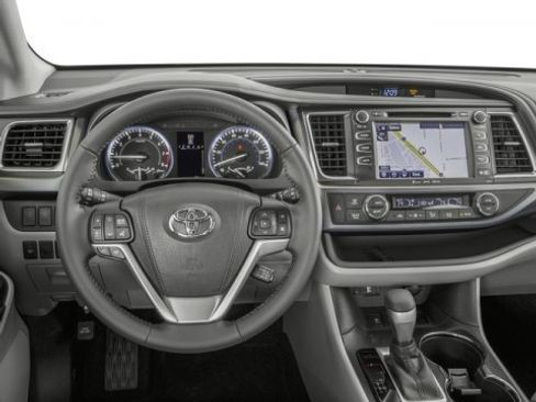 Used 2016 Toyota Highlander XLE image 7