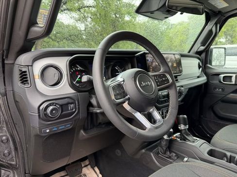 Used 2025 Jeep Wrangler Unlimited Sahara w/ Safety Group AWD/4WD image 8
