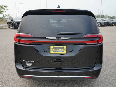 Used 2026 Chrysler Pacifica Select FWD image 7