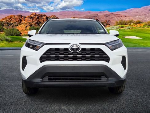 Used 2022 Toyota RAV4 XLE w/ Convenience Package image 8