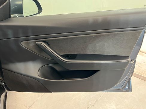 Used 2018 Tesla Model 3 Long Range RWD image 22