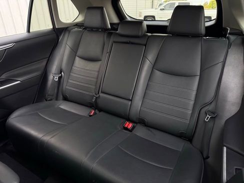 Used 2021 Toyota RAV4 XLE Premium image 4