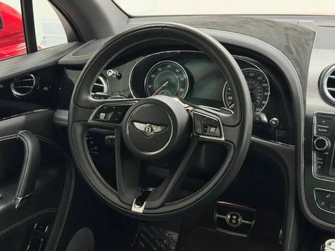 Used 2019 Bentley Bentayga AWD/4WD image 17