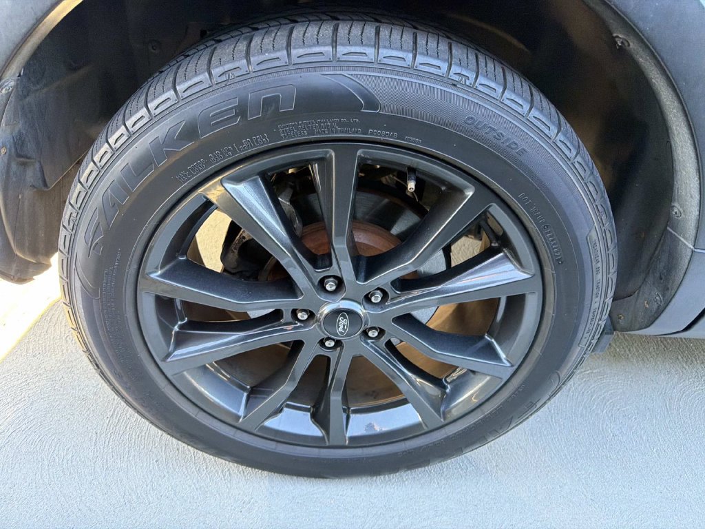 Used 2018 Ford Explorer XLT w/ Equipment Group 202A FWD image 6