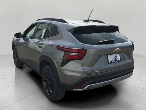 Used 2025 Chevrolet Trax LT w/ LT Convenience Package image 21