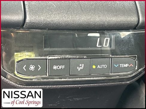 Used 2021 Toyota Highlander XLE FWD image 24