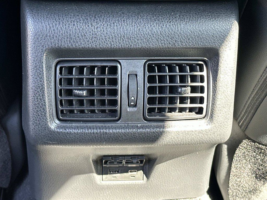 Used 2025 Toyota Camry SE FWD image 16