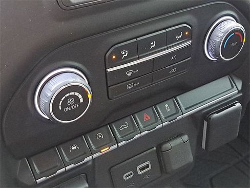 Used 2025 Chevrolet Silverado 1500 Custom image 8