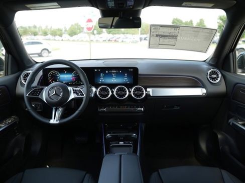 Used 2026 Mercedes-Benz GLB 250 4MATIC image 10