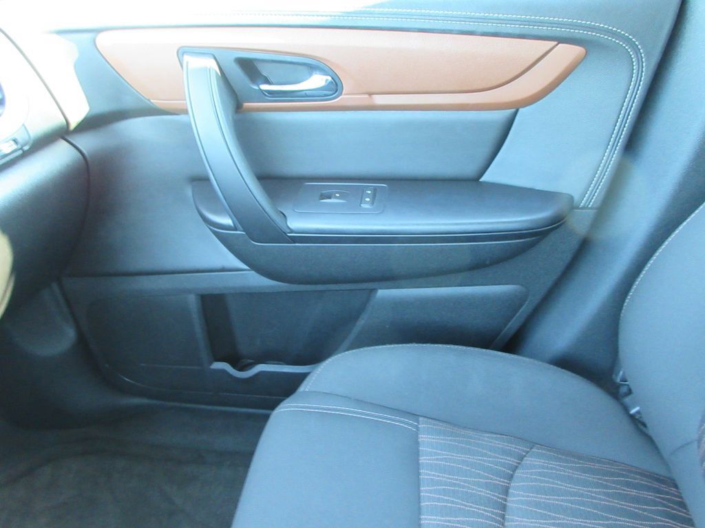 Certified 2017 Chevrolet Traverse LT FWD image 31