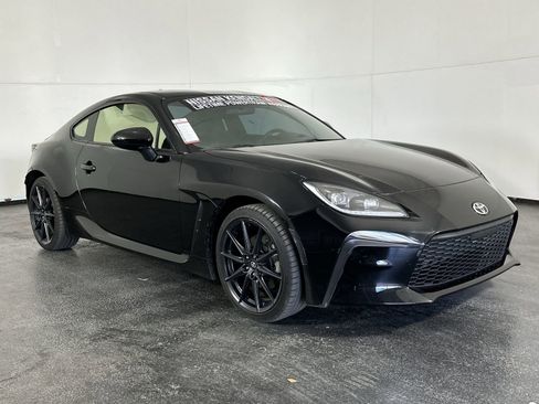 Used 2023 Toyota GR86 Premium w/ ALL Weather Mat Package (TMS) image 3