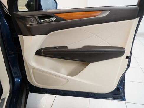 Used 2016 Lincoln MKC Reserve image 32