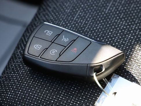 Used 2025 Chevrolet Traverse LT image 34