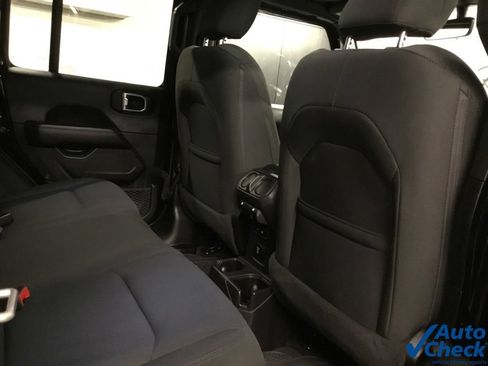 Used 2022 Jeep Wrangler Unlimited Sahara w/ Cold Weather Group AWD/4WD image 38