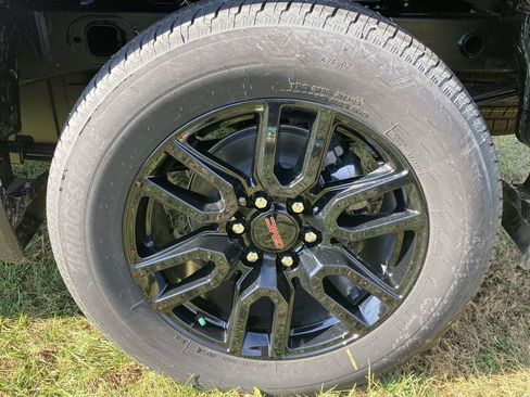 New 2026 GMC Sierra 1500 Elevation image 10