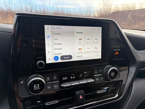 Used 2023 Toyota Highlander XSE image 32