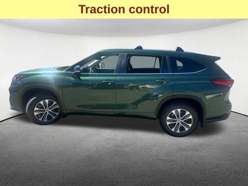 Used 2023 Toyota Highlander XLE image 6