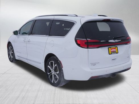 Used 2022 Chrysler Pacifica Pinnacle image 5