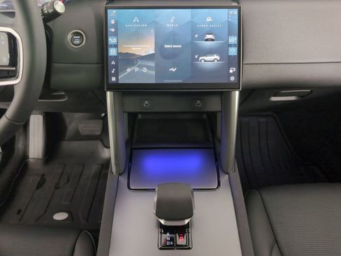 Used 2025 Land Rover Discovery Sport S image 22