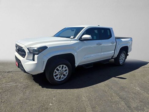 Used 2024 Toyota Tacoma SR5 RWD image 7