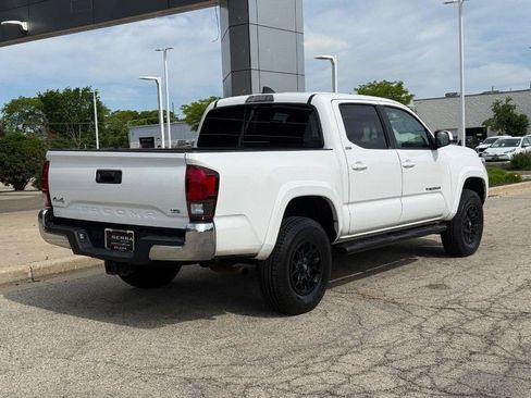 Used 2022 Toyota Tacoma SR5 AWD/4WD image 3