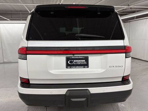 Used 2024 Lexus GX 550 w/ Accessory Package (2T) AWD/4WD image 10