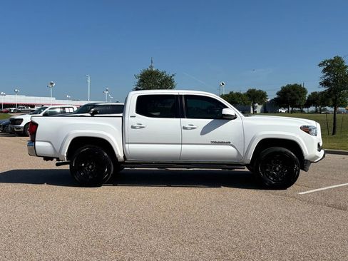 Used 2019 Toyota Tacoma SR5 AWD/4WD image 5
