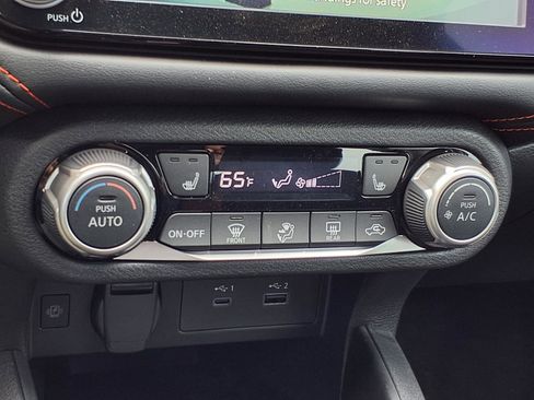 New 2025 Nissan Versa SR w/ Trunk Package image 19