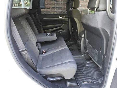 Used 2020 Jeep Grand Cherokee Laredo image 32