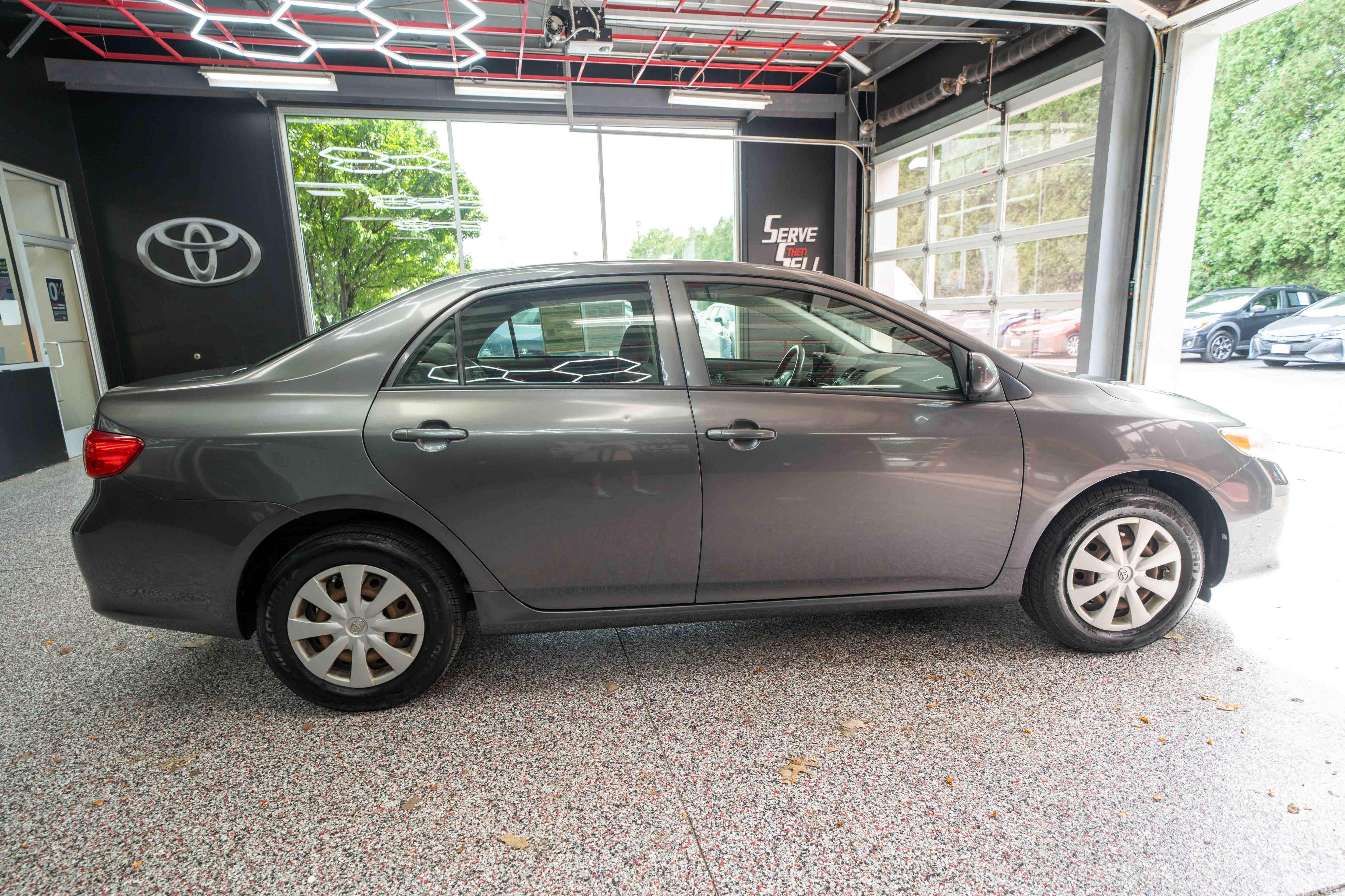Used 2010 Toyota Corolla LE FWD image 4