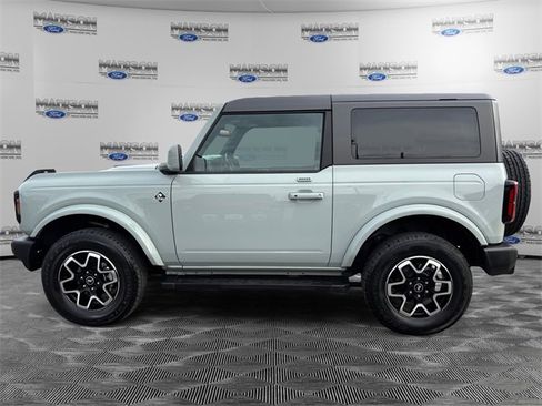 Used 2022 Ford Bronco Outer Banks image 2