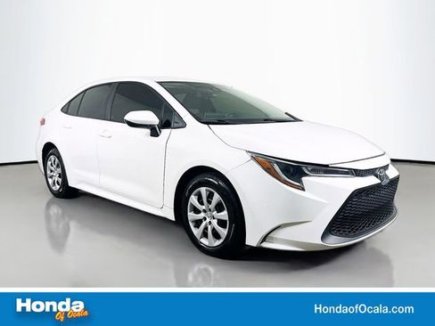 Used 2021 Toyota Corolla LE image 1