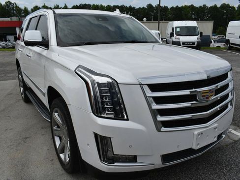 Used 2017 Cadillac Escalade Luxury RWD image 4