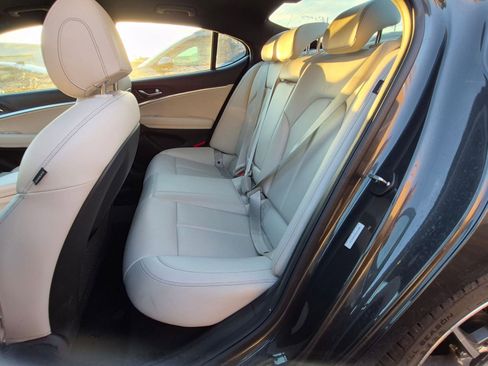 Used 2025 Genesis G70 2.5T image 11