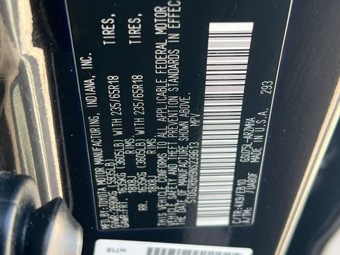 Used 2022 Toyota Highlander XLE AWD/4WD image 26