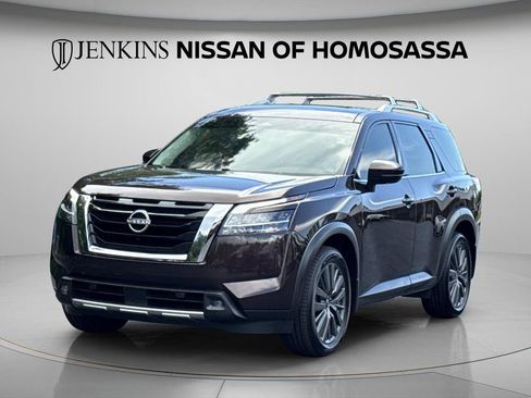 Certified 2022 Nissan Pathfinder SL w/ SL Premium Package FWD image 10