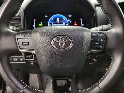 Used 2025 Toyota Camry SE FWD image 23