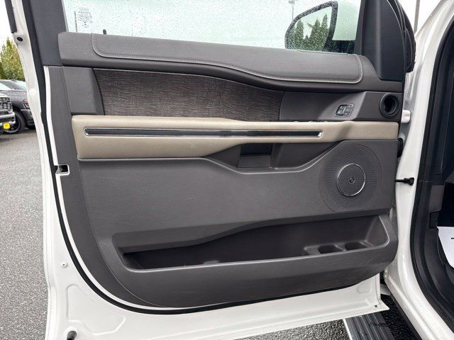 Used 2018 Ford Expedition Limited w/ Equipment Group 301A AWD/4WD image 25