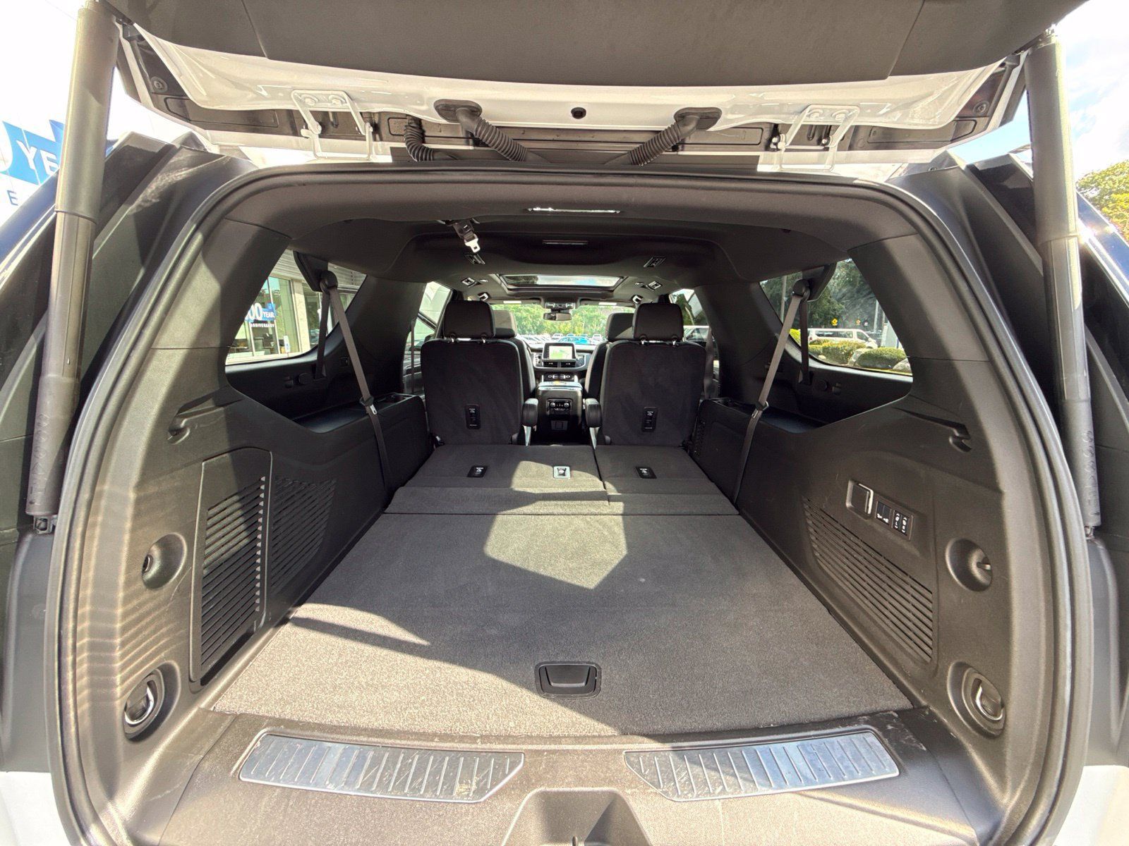 Used 2024 Chevrolet Suburban Z71 w/ Luxury Package AWD/4WD image 24