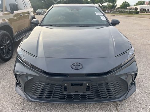 Used 2025 Toyota Camry SE w/ Convenience Package FWD image 2