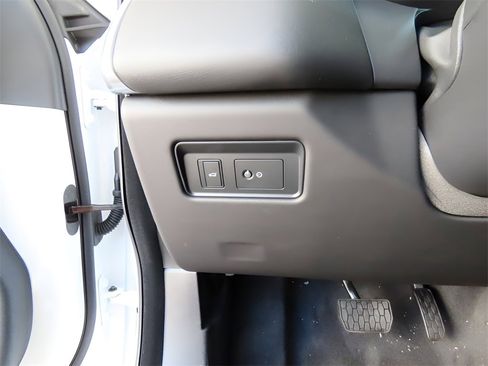 Used 2025 Jaguar F-PACE R-Dynamic S image 46