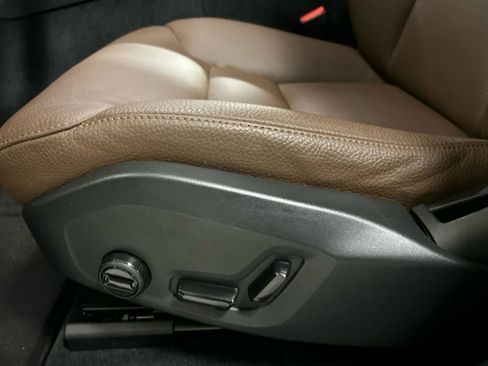 Used 2025 Volvo XC60 B5 Plus image 11