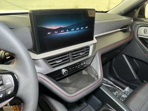 New 2026 Ford Explorer ST-Line w/ ST-Line Street Pack AWD/4WD image 32
