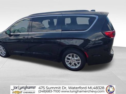 Used 2022 Chrysler Pacifica Touring-L FWD image 6