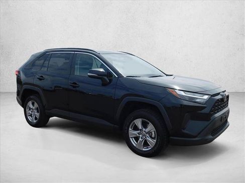Used 2025 Toyota RAV4 XLE AWD/4WD image 6