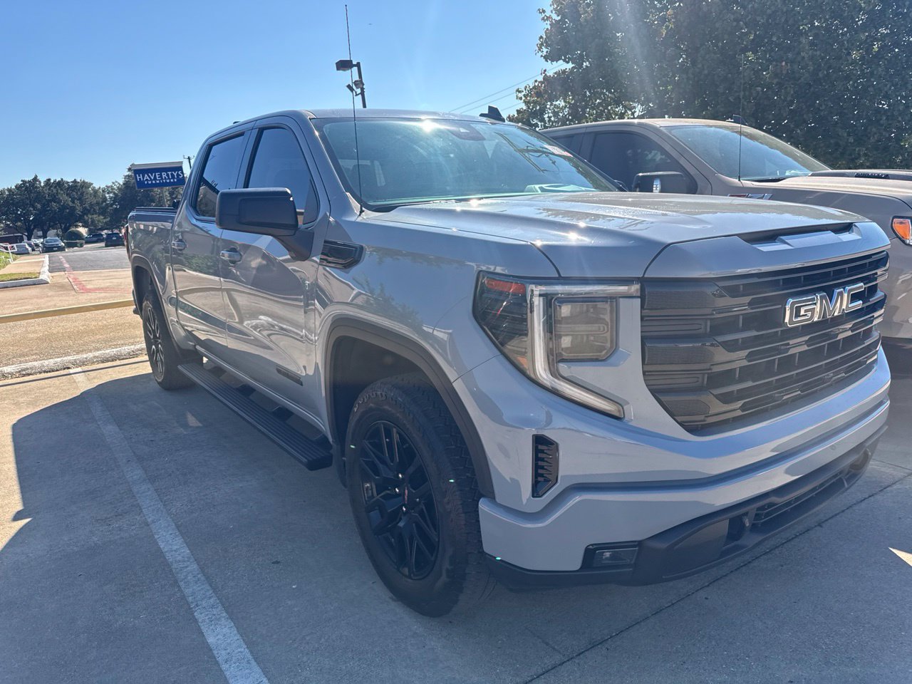 Used 2024 GMC Sierra 1500 Elevation AWD/4WD image 3
