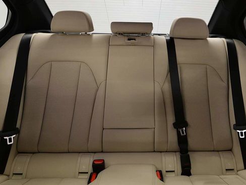 Certified 2025 BMW 330i 330i w/ Convenience Package image 9